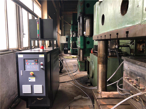 300度油溫機怎么配套在犁刀干燥機上？