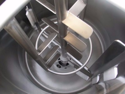 不銹鋼反應(yīng)釜壁上怎么清洗？3種方法可以一試「歐能機(jī)械」