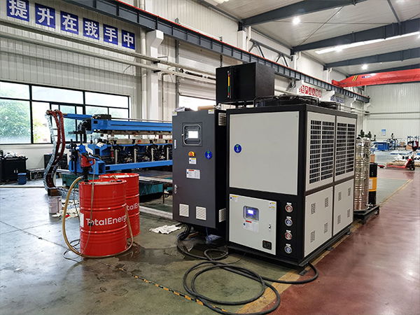 如何制造出高性能的直升機機翼？碳纖維成型模溫機不可少