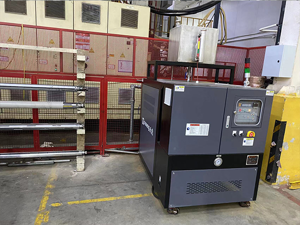 輥筒用高溫油溫機(jī)助力輥筒控溫，控制薄膜溫度