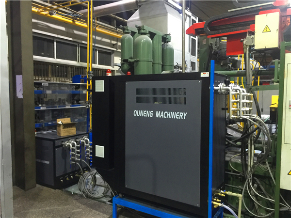 注塑模溫機工作現場