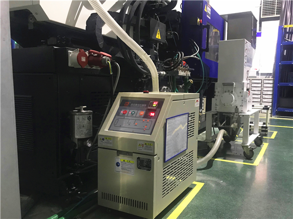 高溫水式模溫機