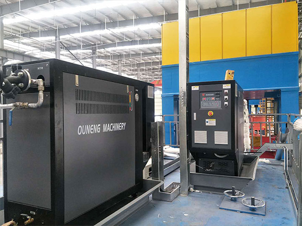 隔熱墊成型模溫機，為汽車內飾件提供控溫解決方案